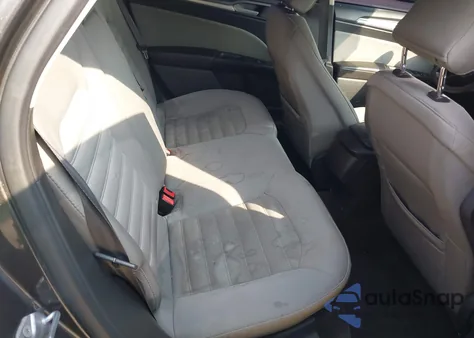 2015 Ford Fusion S z USA, uszkodzony, nr VIN 1FA6P0G70F5114820